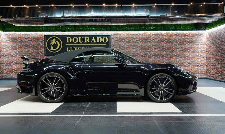Porsche 911 Turbo S Cabriolet for sale in Duabi