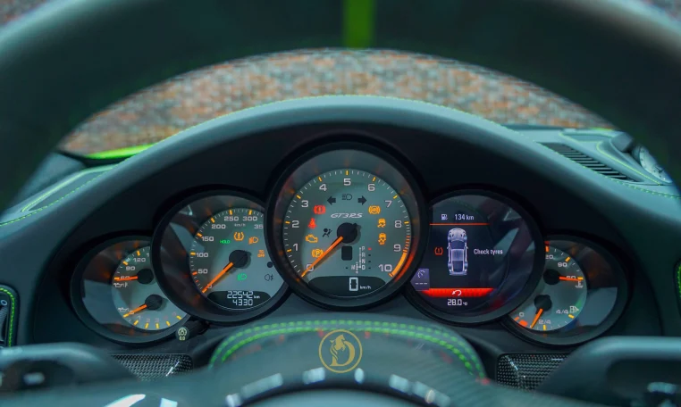 Buy Porsche 911 GT3 RS in Green Luxury Car in Dubai