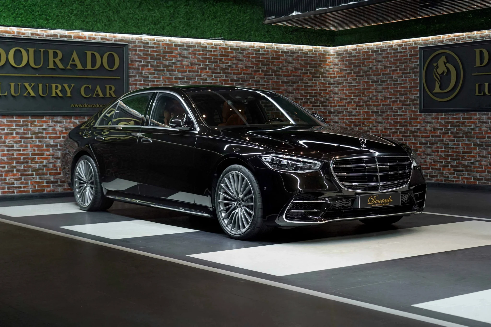 Mercedes S 580 4MATIC Interior Brown Car for Sale in Dubai