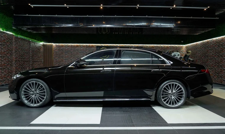 Mercedes S 580 4MATIC Interior Brown Luxury Car for Sale in Dubai