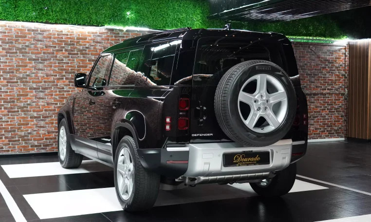 2023 Land Rover Defender 110 P400 SE Dubai dealership