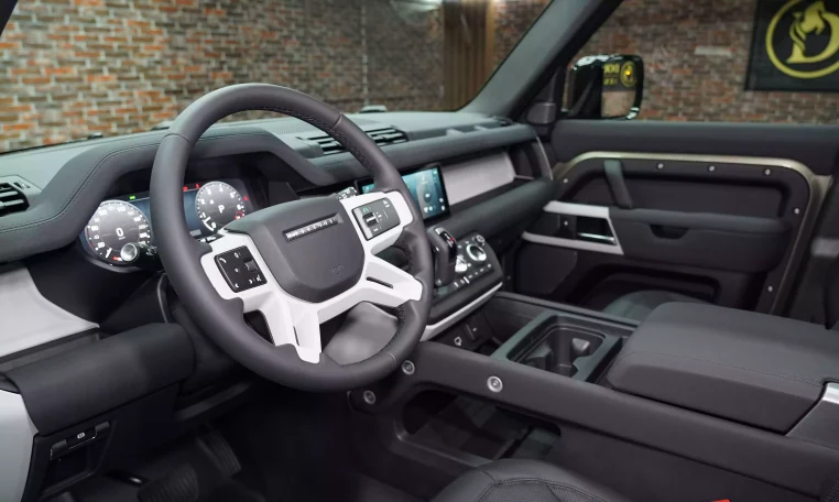 Land Rover Defender P400 SE 2023 in Green for sale in Dubai