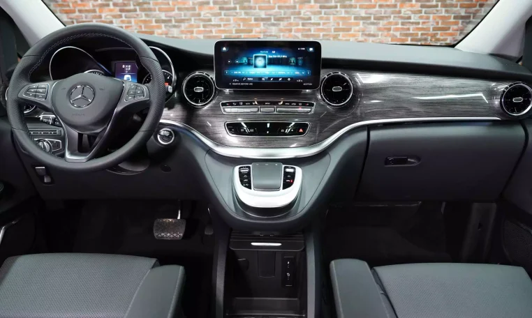 Mercedes-Benz V300 D Long Dealership in Dubai