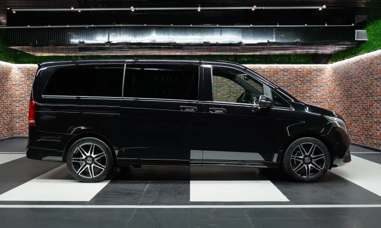 Mercedes-Benz V250 in Metalic Black Super Car for Sale in Dubai