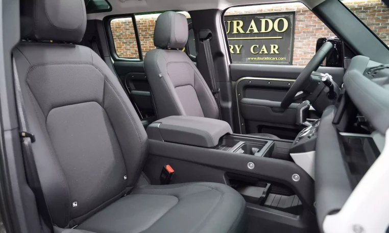 Land Rover Defender P400 SE 2023 Luxury in Elegant Green for sale in Dubai