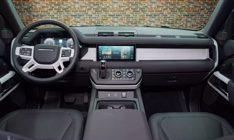 2023 Land Rover Defender 110 P400 SE Luxury SUV in Black