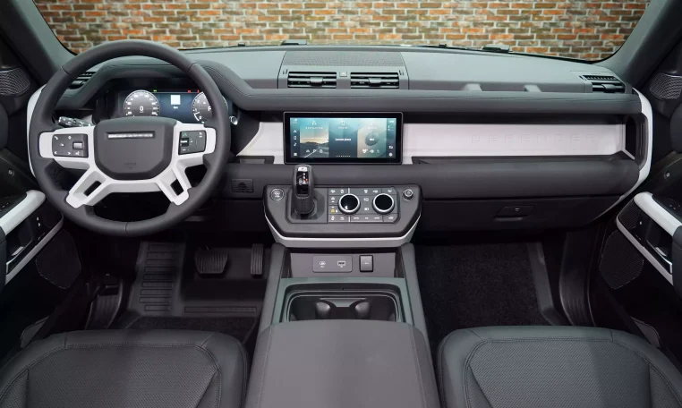 Land Rover Defender P400 SE 2023 Luxury in Elegant Green for sale