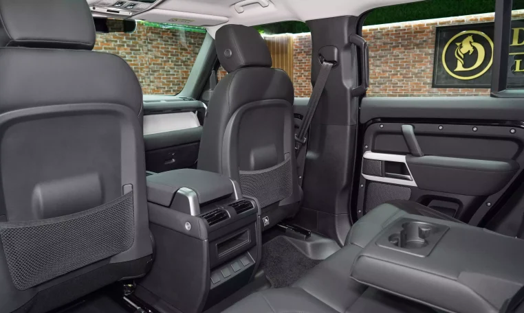 Land Rover Defender 110 P400 SE in Black Exotic car