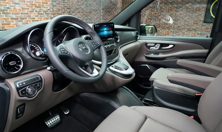 Buy Mercedes-Benz V250 in Metalic Black in Dubai UAE