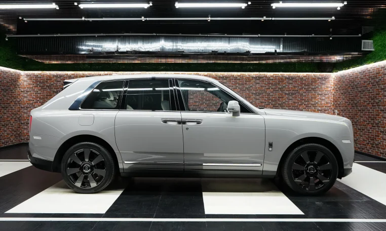 Rolls Royce Cullinan Silver for Sale