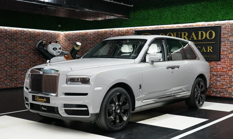 Rolls Royce Cullinan Silver for Sale in UAE