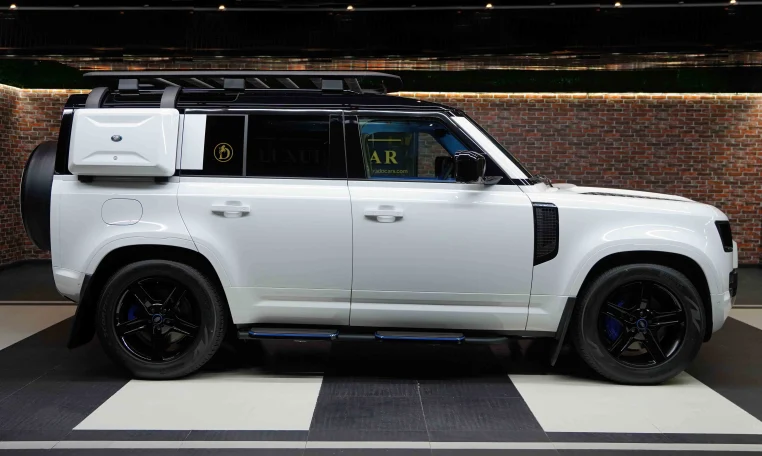 Land Rover Defender 110 P400 SE in White Luxury car
