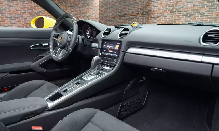 Buy Porsche 718 Boxter GTS Luxury Car in Dubai