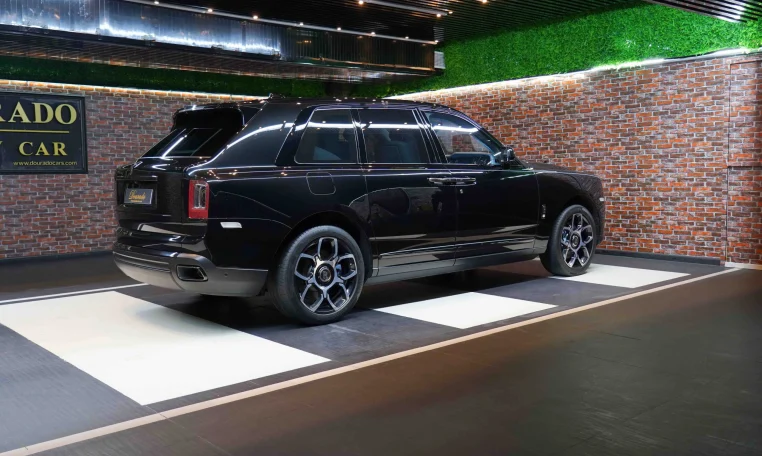 Rolls Royce Cullinan in Black Super Car for Sale in Dubai