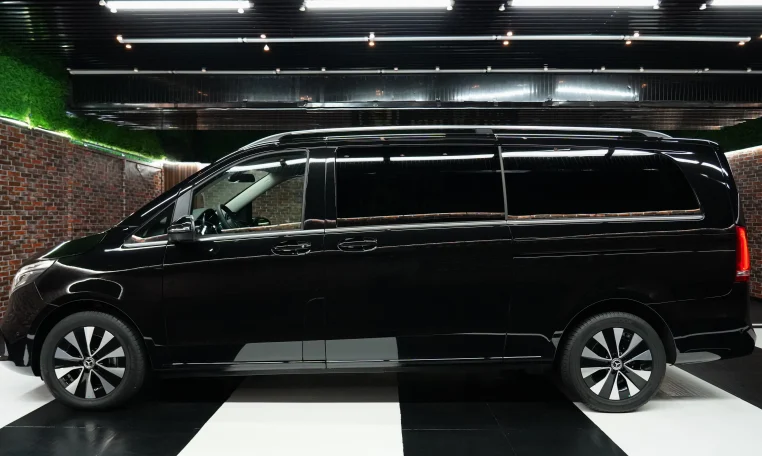 Mercedes-Benz V250 Diesel (LWB) 4MATIC for Sale in Dubai