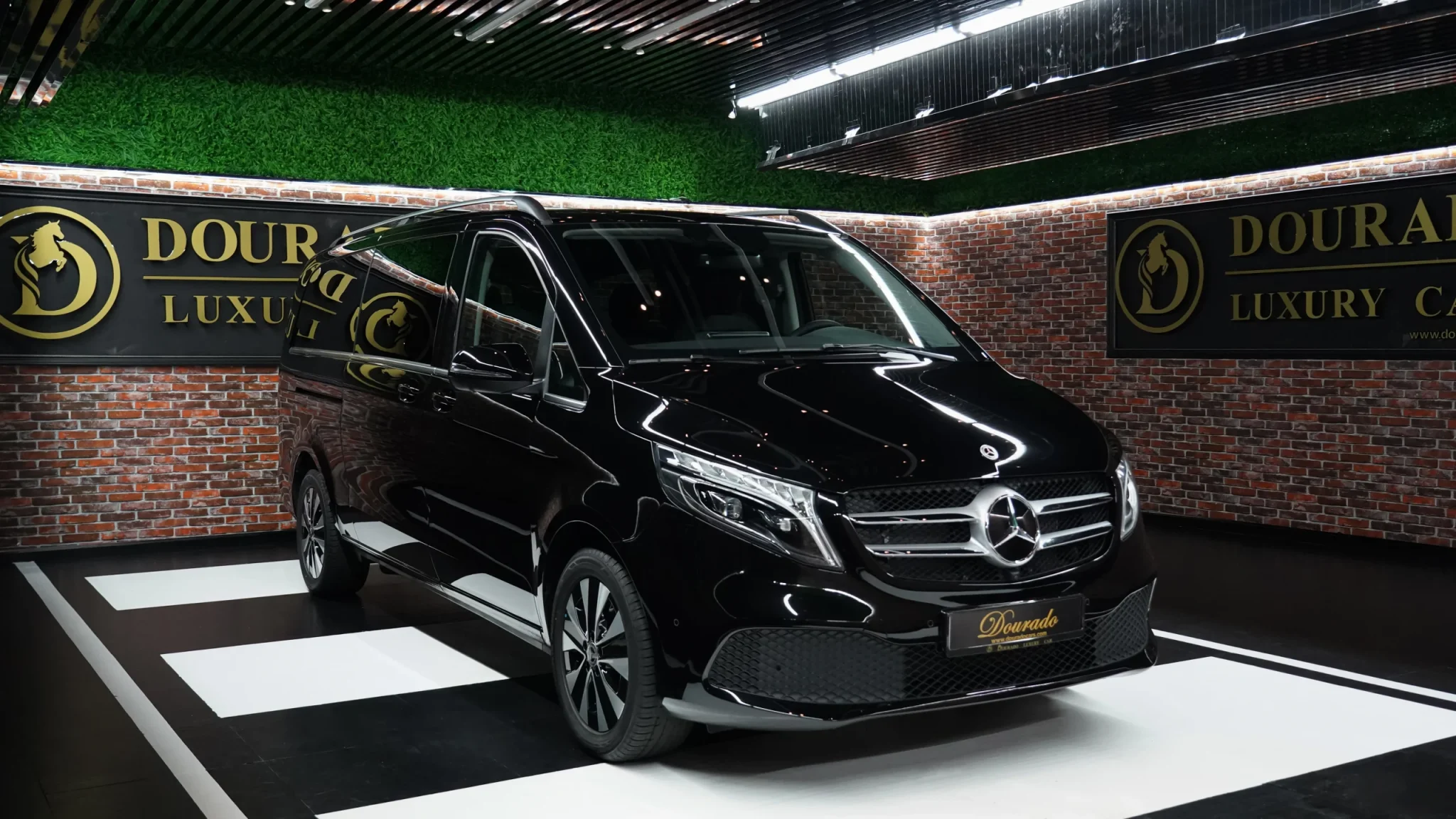 Mercedes-Benz V250 Diesel (LWB) 4MATIC Car for Sale in UAE