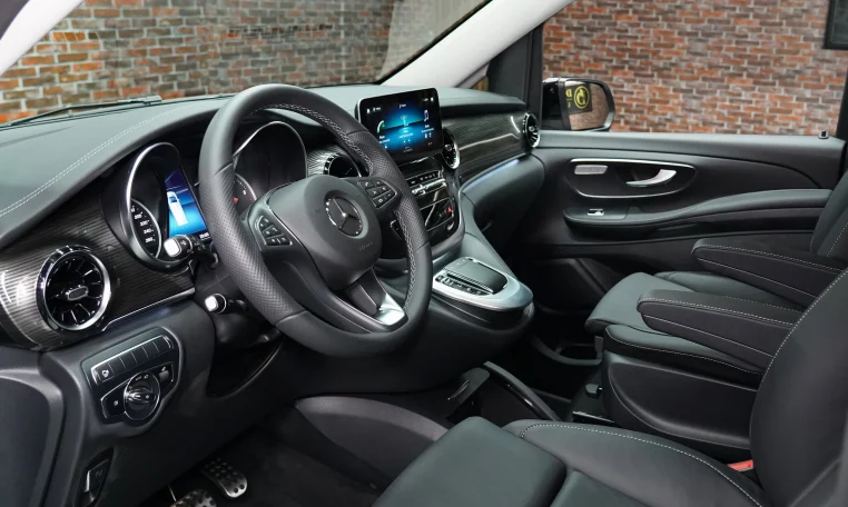 Mercedes-Benz V250 Diesel (LWB) 4MATIC Car Dealership in Dubai