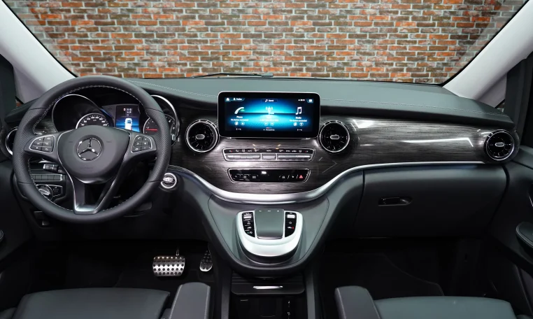 Mercedes-Benz V250 Diesel (LWB) 4MATIC Luxury Car Dealership in Dubai