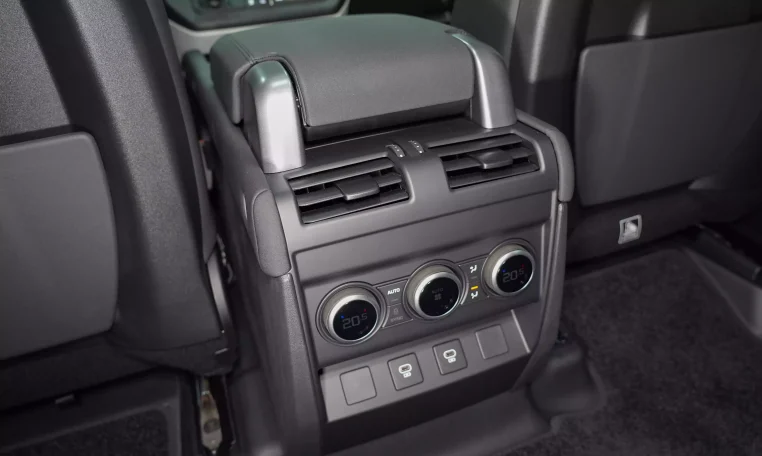 Land Rover Defender P400 XS Edition: Luxury in Stylish Santorini Black Luxury car for sale