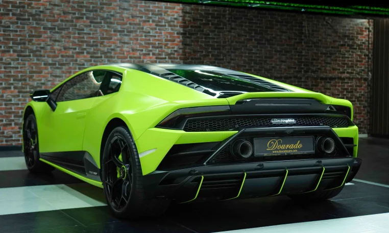 Lamborghini Huracan EVO Car Dealership in dUBAI
