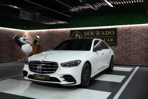 Mercedes S 500 in White for Sale in Dubai