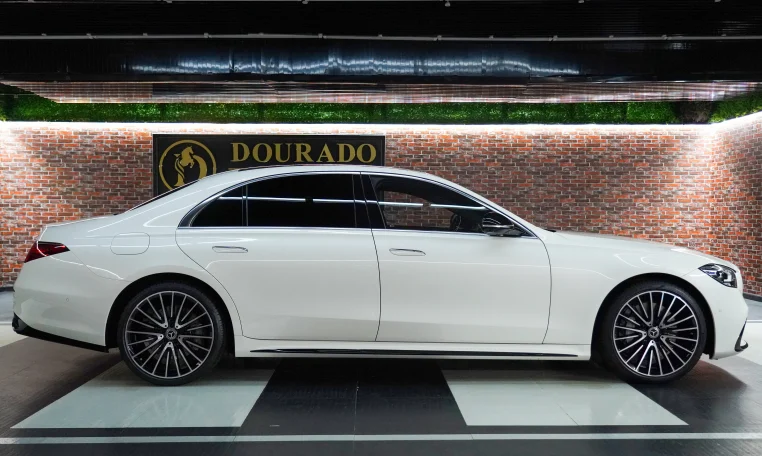 Mercedes S 500 in White Car for Sale in Dubai