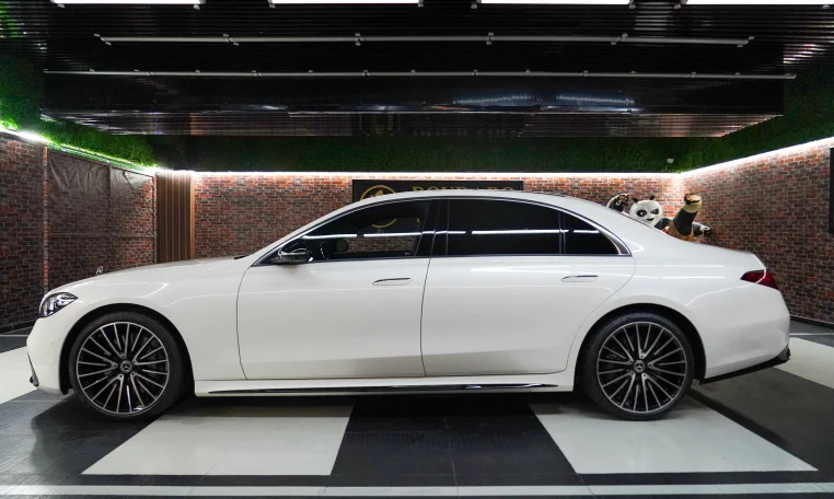 Mercedes S 500 in White Super Car for Sale in Dubai