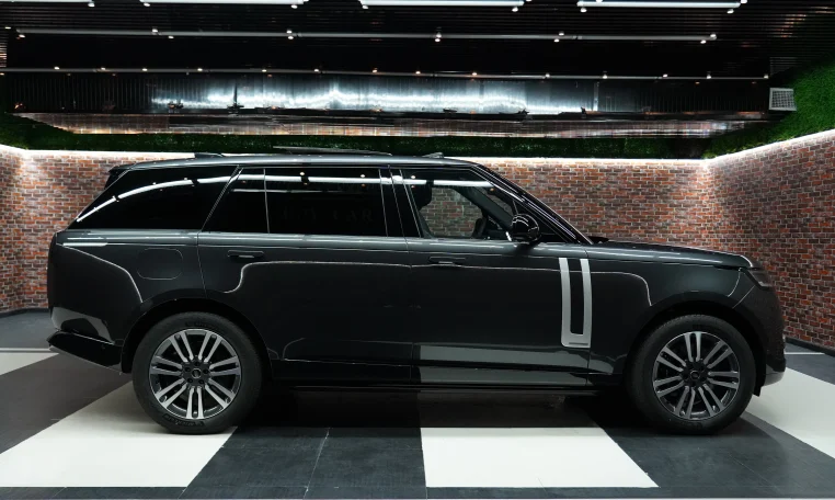 Dubai Range Rover Autobiography LWB P530 in Grey Dealership