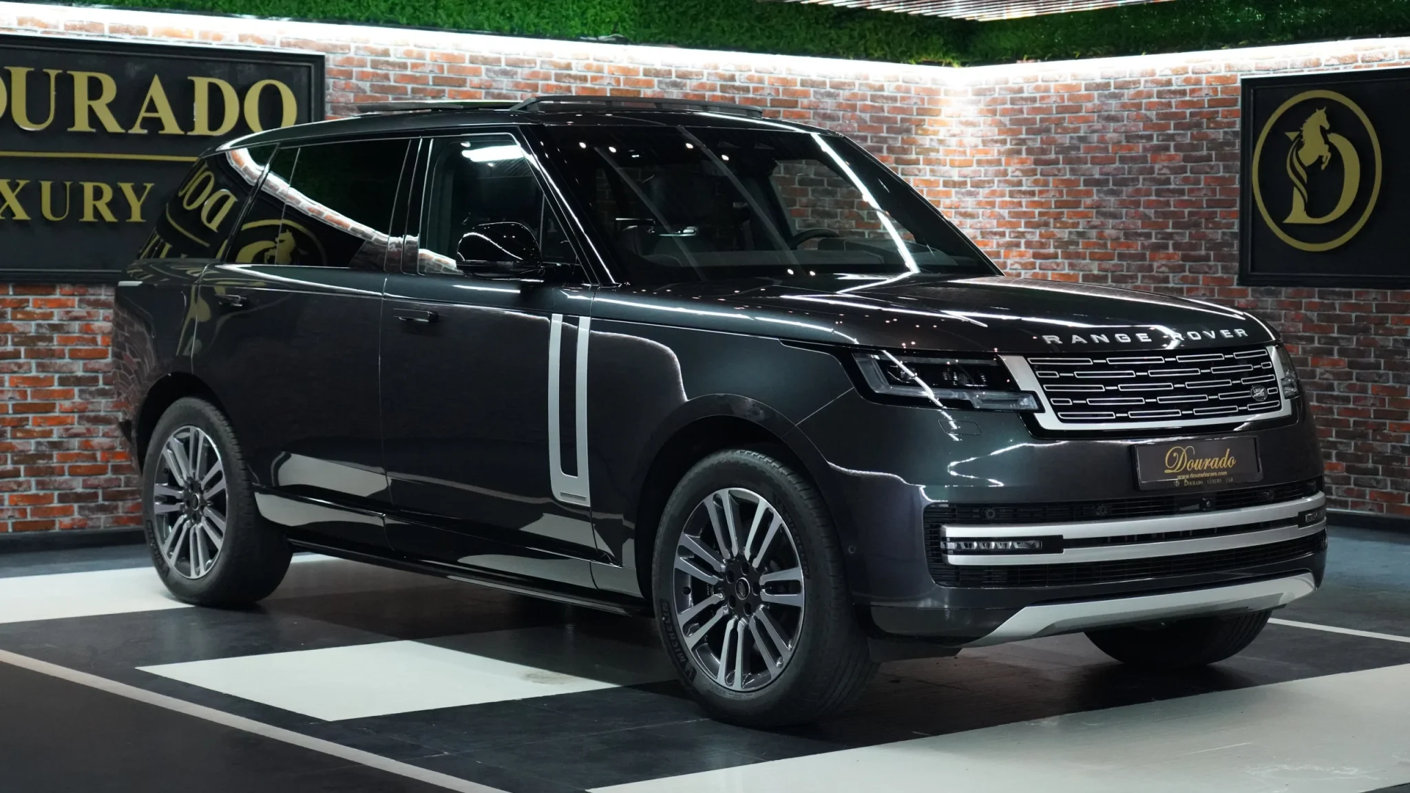 Buy Range Rover Luxury car in Dubai