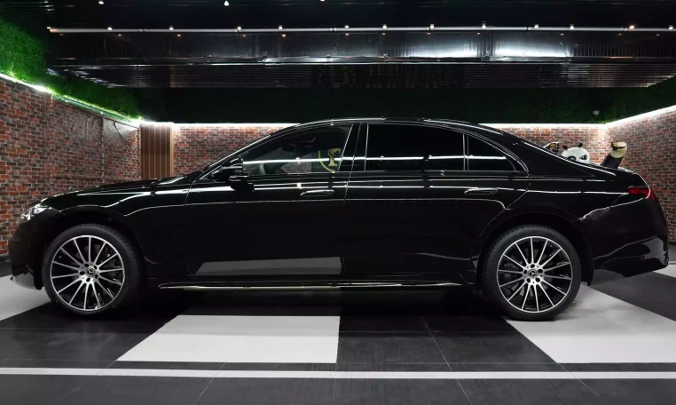 Mercedes-Benz S 580 4MATIC in Black for Sale in Dubai