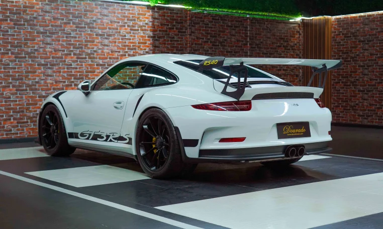 Porsche 911 GT3 RS Luxury Car Dealership in Dubai