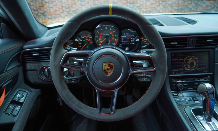 Buy Porsche 911 GT3 RS Luxury Car in Dubai