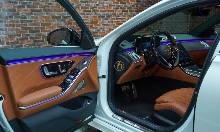 Mercedes S500 luxury car