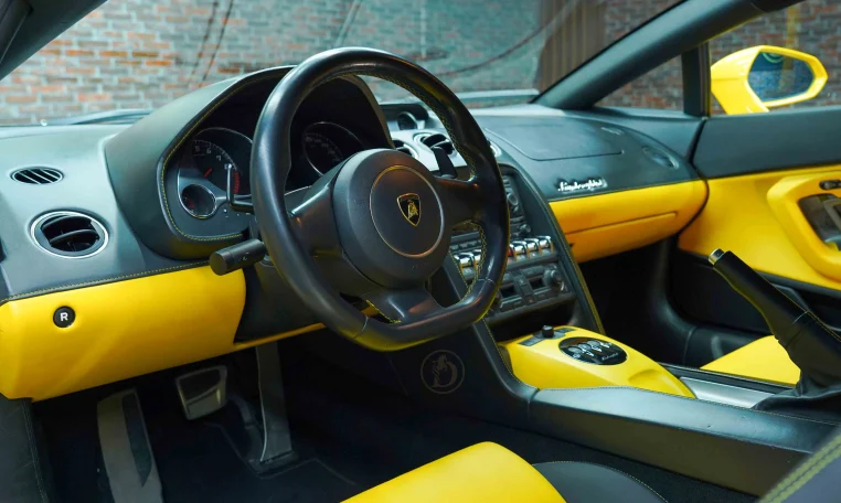Lamborghini Gallardo Luxury Car Dealership in UAE