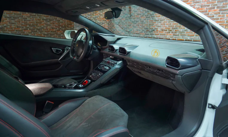 Lamborghini Huracan Car Dealership in Dubai