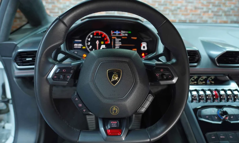 Buy Lamborghini Huracan in Dubai