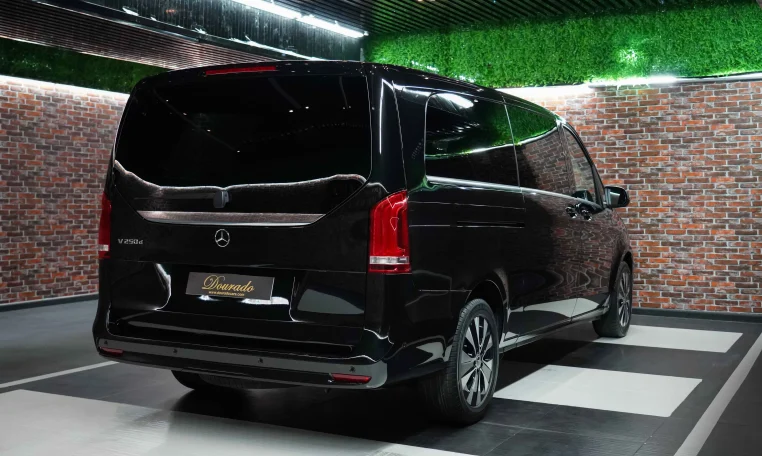 Mercedes-Benz V250 in Dubai