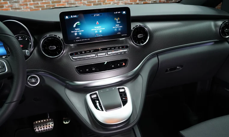 Buy Mercedes-Benz V-300 (LWB) in Dubai