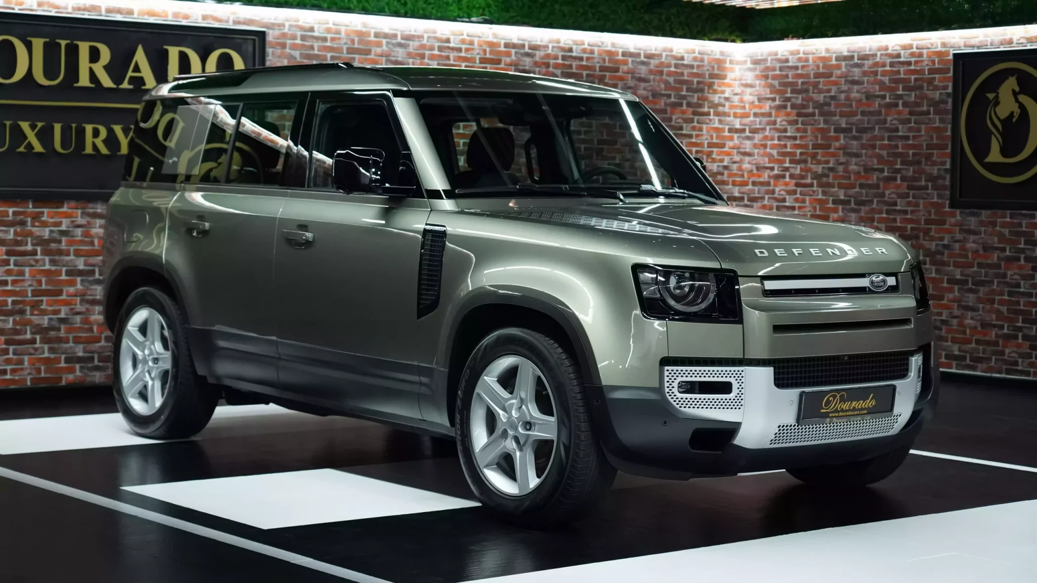 BUY 2023 Land Rover Defender P400 SE Luxury in Elegant Green