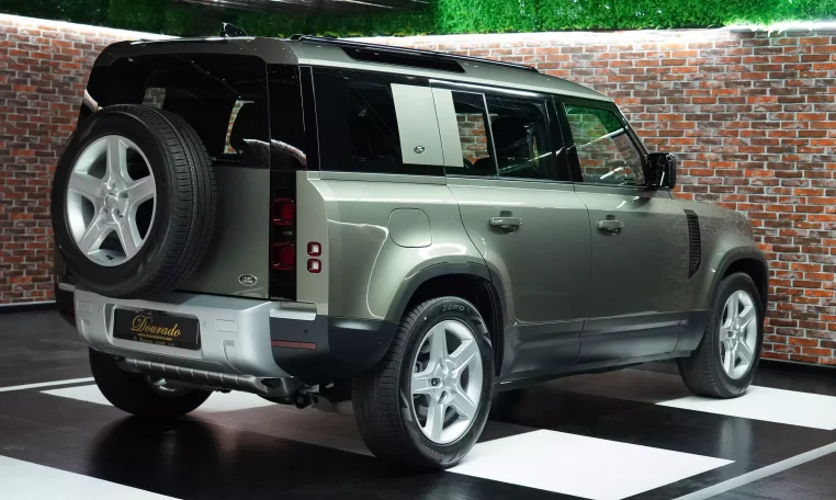 2023 Land Rover Defender P400 SE Luxury in Elegant Green for sale in Dubai