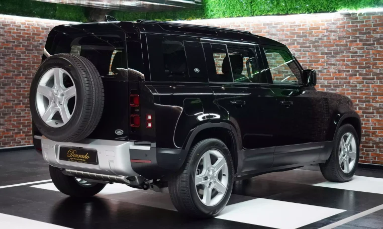 2023 Land Rover Defender 110 P400 SE in Black: Combining Performance and Luxury