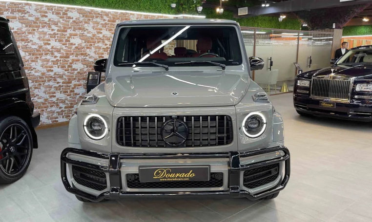 Mercedes g63 in Gray for Sale in Dubai