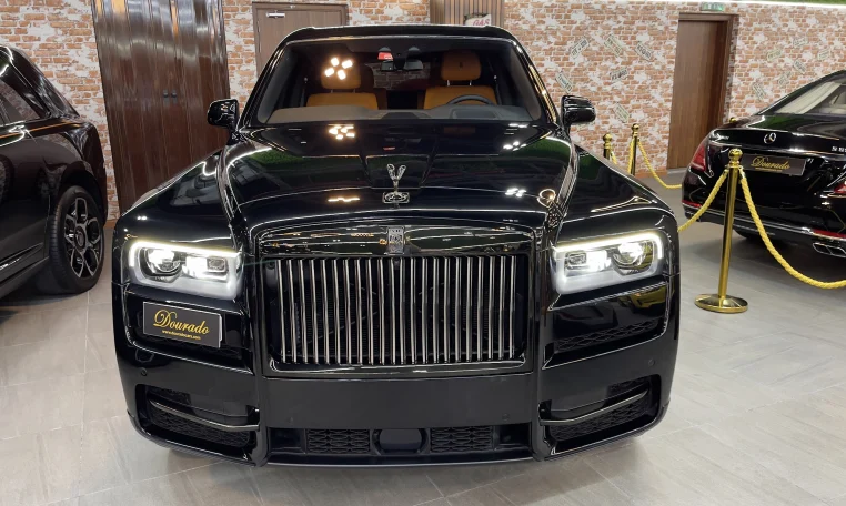 Rolls Royce Cullinan in Black for Sale