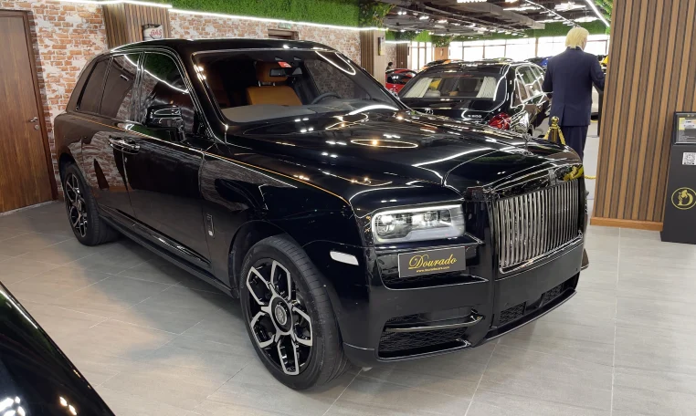 Rolls Royce Cullinan in Black for Sale in Dubai