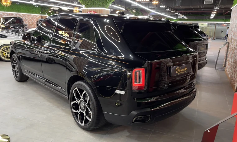 Rolls Royce Cullinan in Black for Sale in UAE