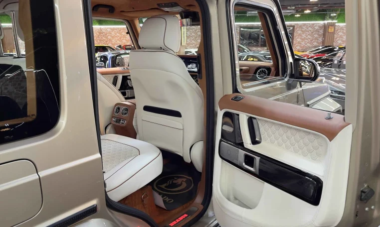 Mercedes g63 brabus 700 gold