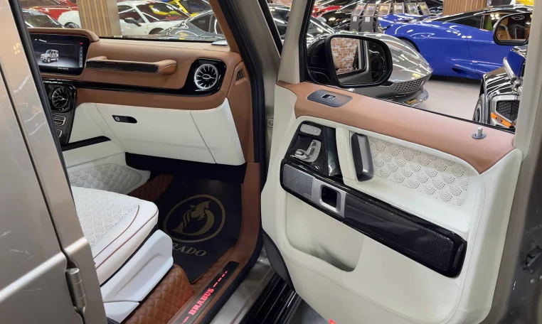 Mercedes g63 brabus 700 gold