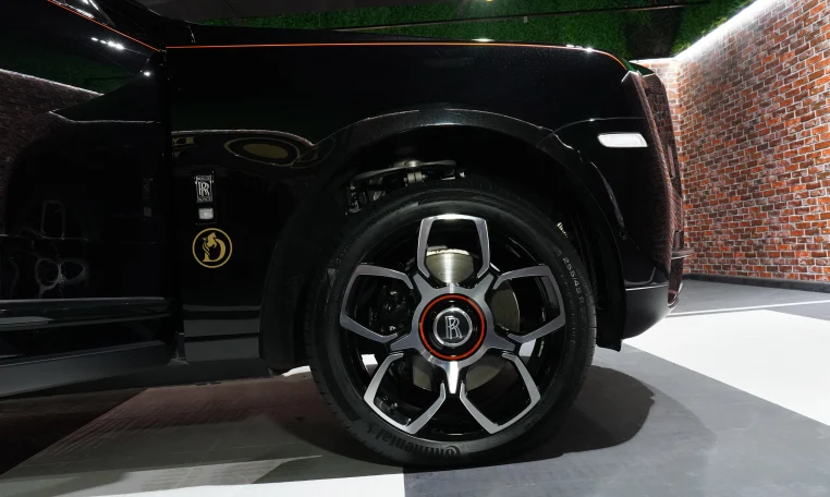 Rolls Royce Cullinan Black Badge Look for Sale in UAE