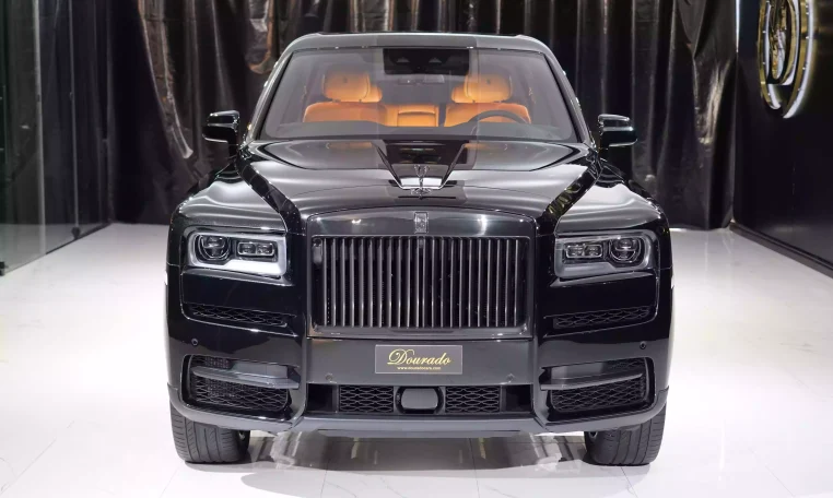 Rolls Royce Cullinan in Diamond Black for Sale