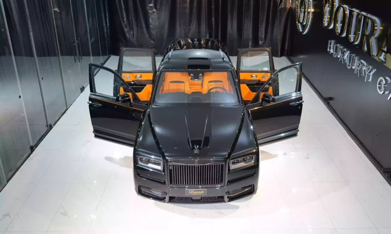 Rolls Royce Cullinan in Diamond Black for Sale in UAE